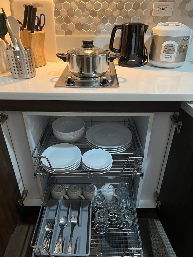 Homey 1 Bedroom Unit At Air Residences Makati City Exteriör bild